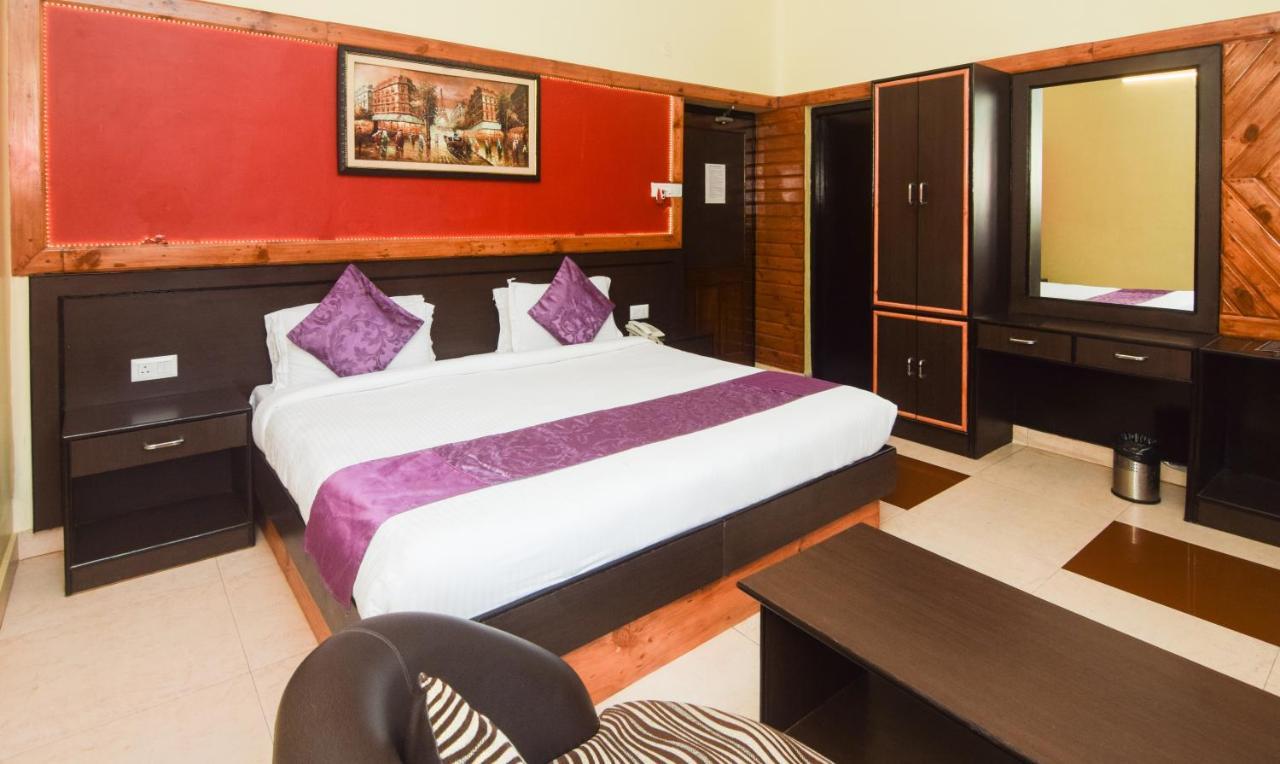 Hotel Varuna Варанаси Екстериор снимка