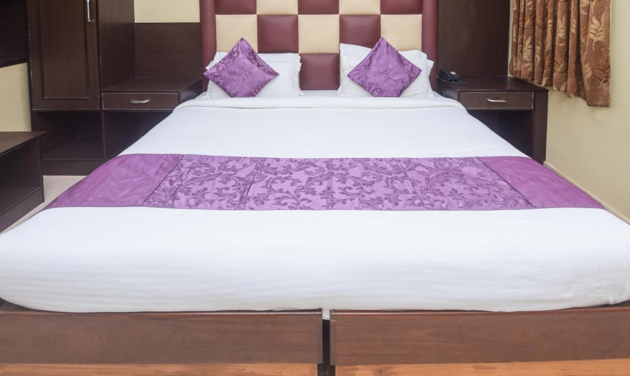 Hotel Varuna Варанаси Екстериор снимка