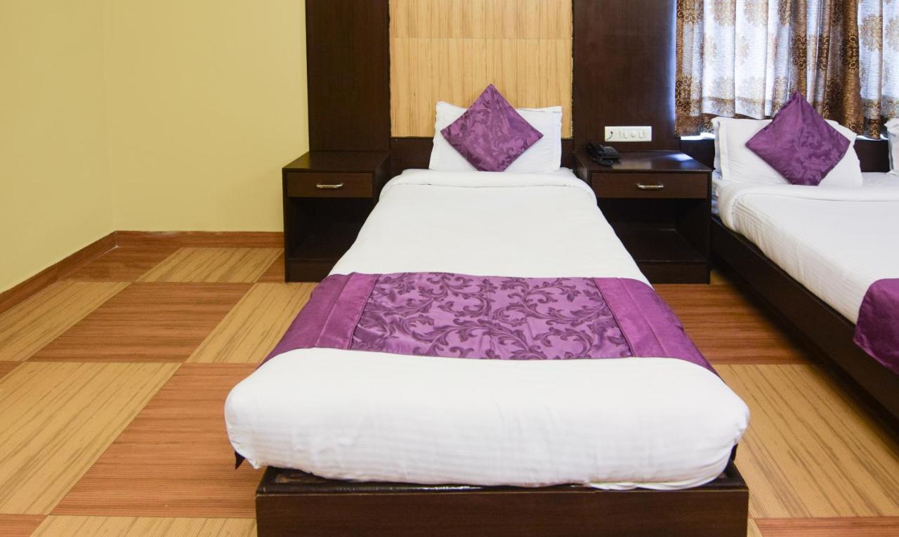 Hotel Varuna Варанаси Екстериор снимка