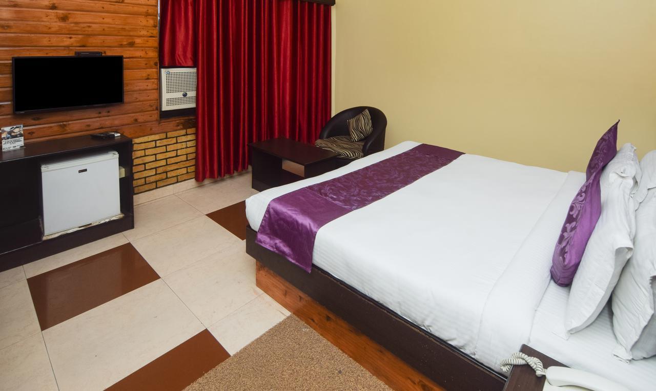 Hotel Varuna Варанаси Екстериор снимка