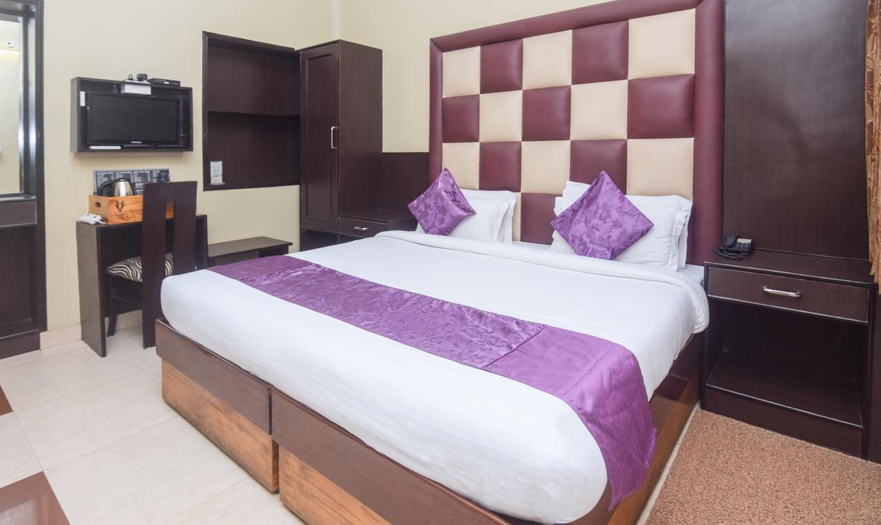 Hotel Varuna Варанаси Екстериор снимка