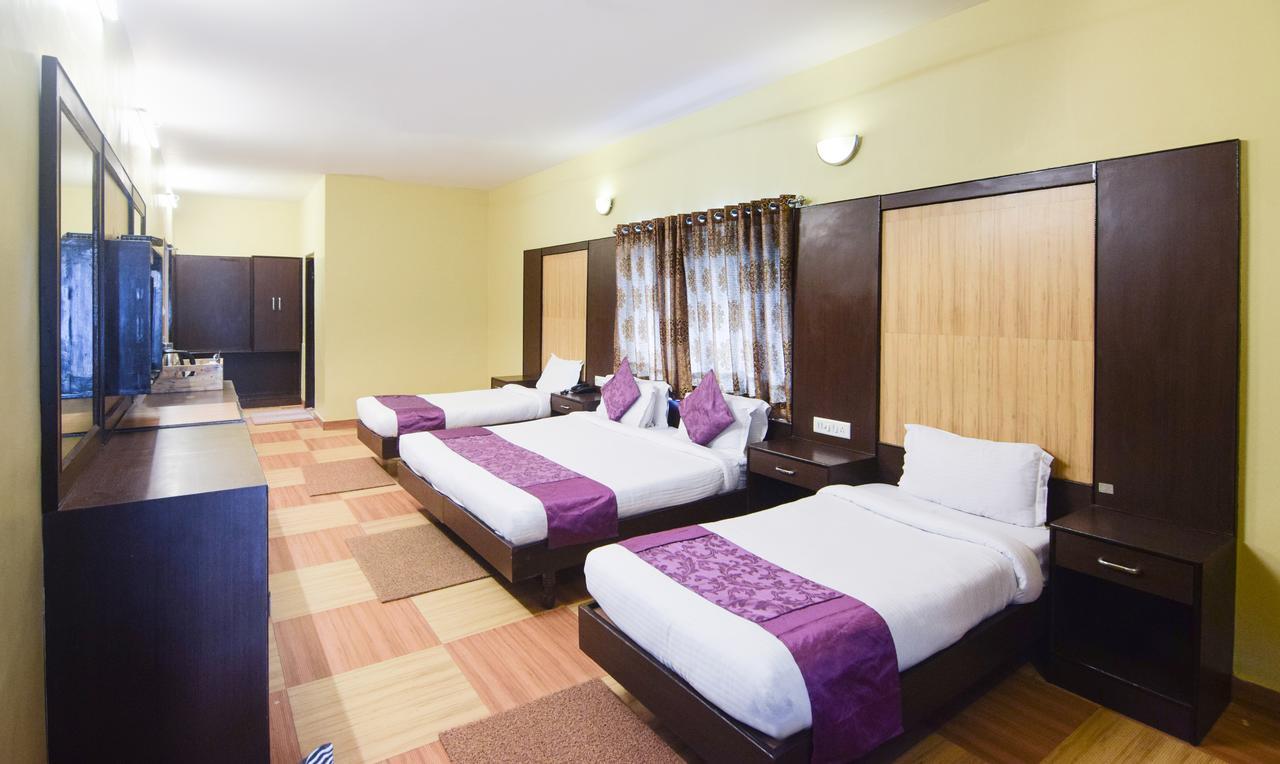 Hotel Varuna Варанаси Екстериор снимка