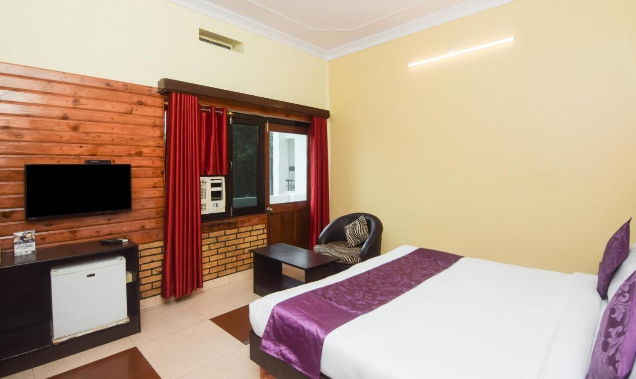 Hotel Varuna Варанаси Екстериор снимка